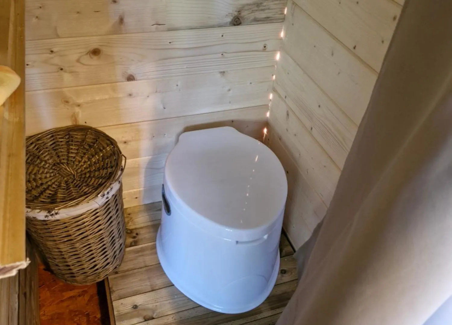 La Cabane Des Lucioles Saint-Julien-Boutieres 0*,  France